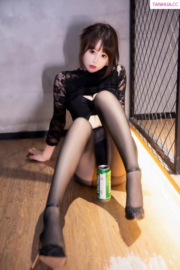   [XiuRen]高清写真图 2023.12.01 No.7751 韩系学妹 黑丝美腿第34张图片